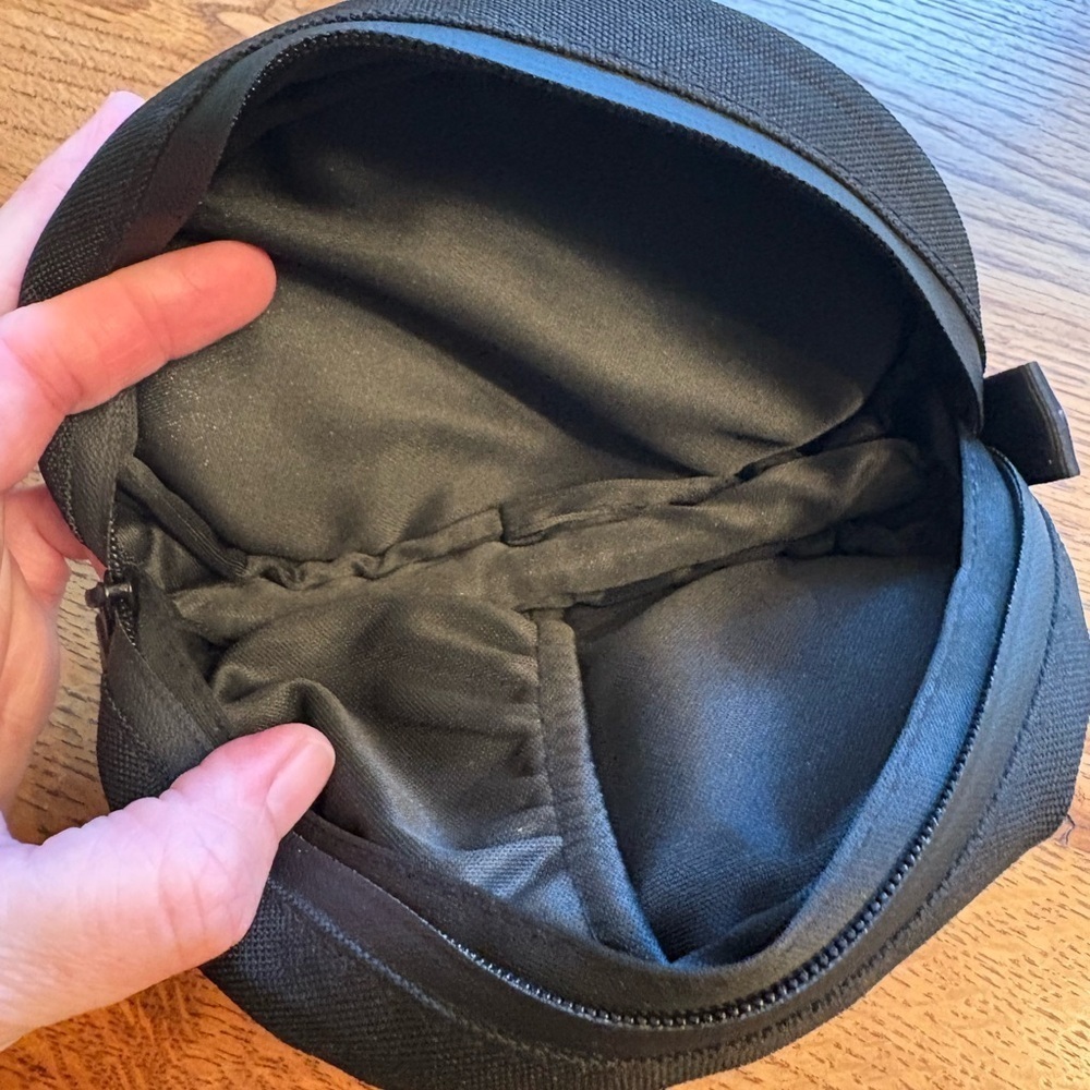 Beats headphone Black Carrying Case- Zipper and Beats Logo- CASE only - Picture 3 of 4